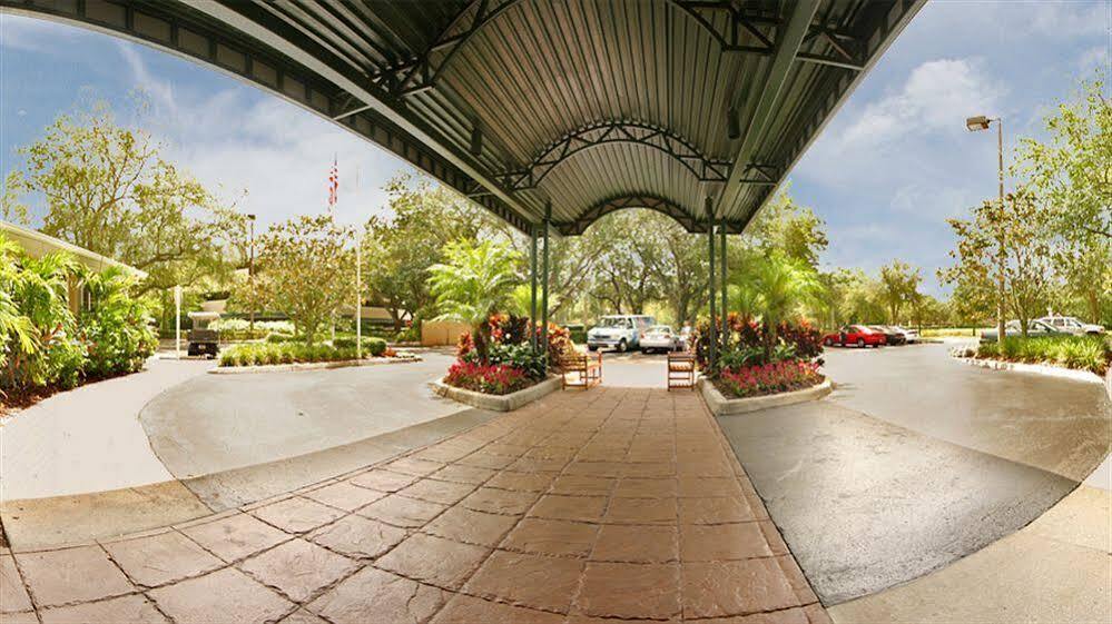 Mainsail Tampa Extended Stay ภายนอก รูปภาพ
